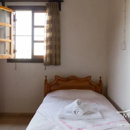 Bed & Breakfast Melandra House